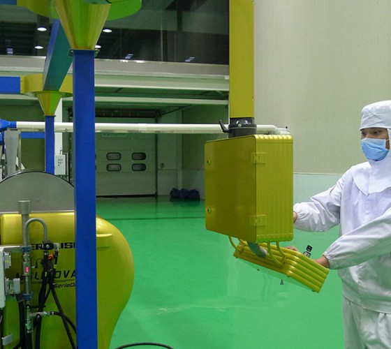 公司擁有三條原裝進(jìn)口冷榨橄欖油加工生產(chǎn)線(xiàn)，兩條德國(guó)福樂(lè)偉和一條意大利貝亞雷斯單一品種生產(chǎn)線(xiàn)，日加工鮮果能力達(dá)560噸，通過(guò)低溫純物理冷榨最大..